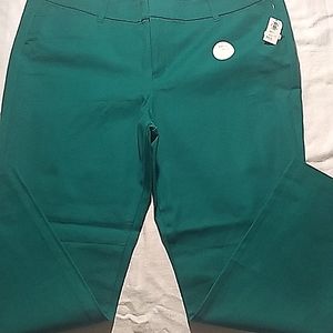 Green Old Navy pixie pants,size 16 regular